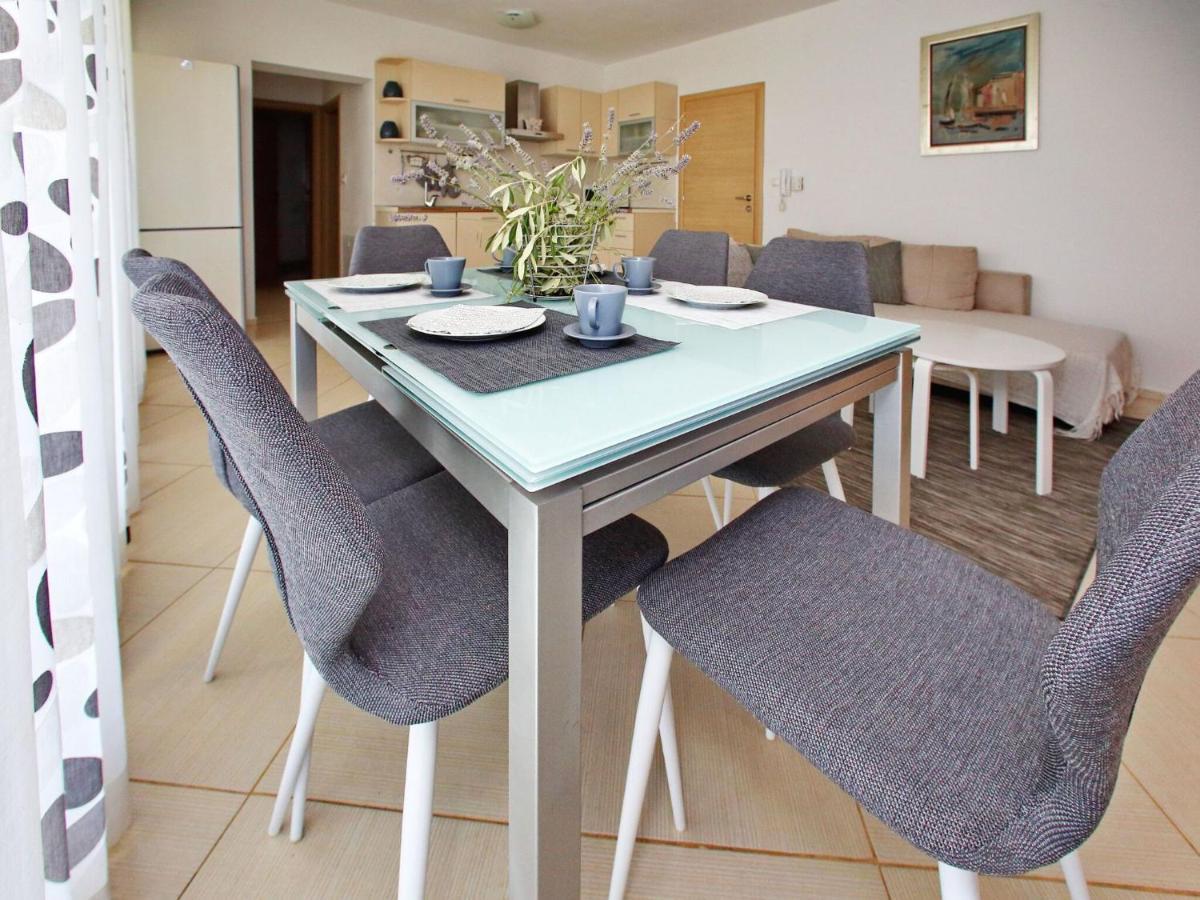 Sun-Kissed Apartment In Bibinje With Garden Room photo