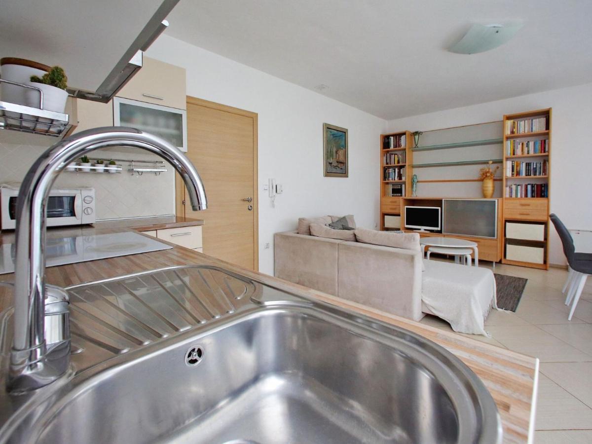 Sun-Kissed Apartment In Bibinje With Garden Room photo