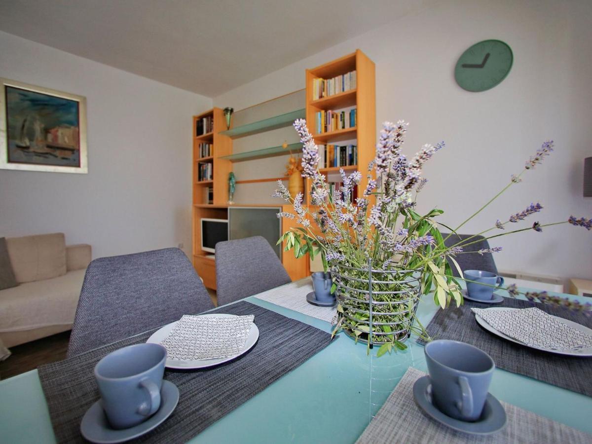 Sun-Kissed Apartment In Bibinje With Garden Room photo