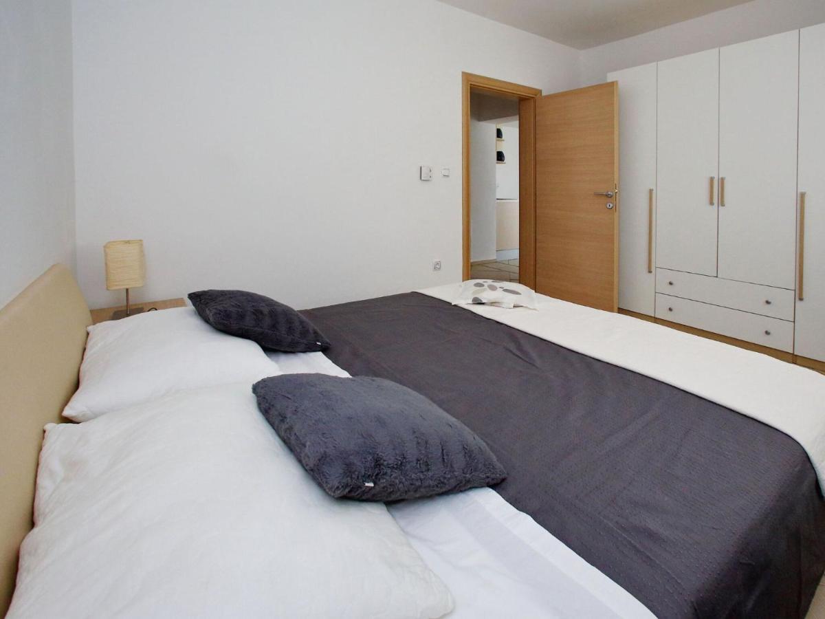 Sun-Kissed Apartment In Bibinje With Garden Room photo